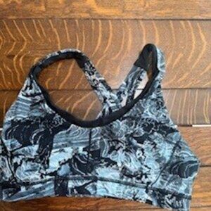 Lululemon sports bra